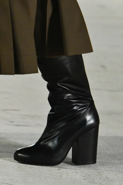 Look 25